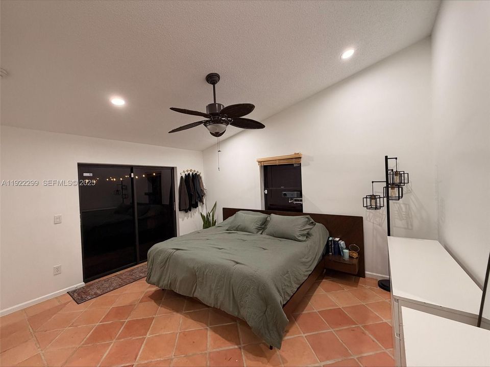 出租: $2,800 (2 贝兹, 2 浴室, 1001 平方英尺)