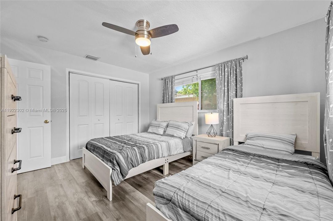 出租: $2,800 (2 贝兹, 1 浴室, 2344 平方英尺)