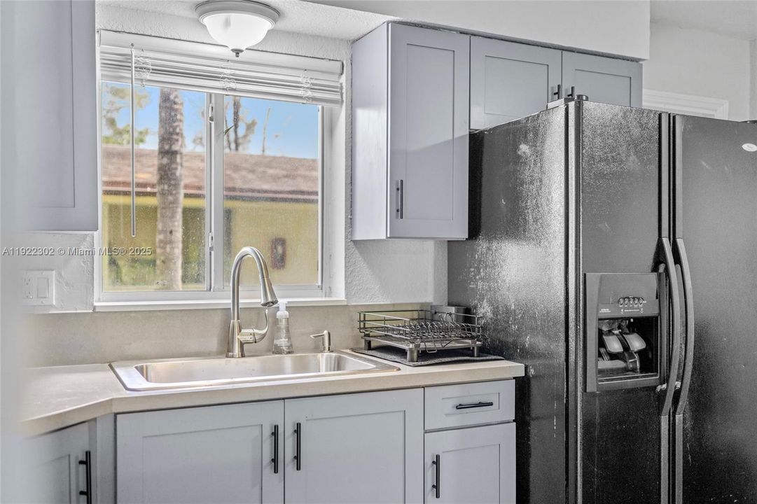 出租: $2,800 (2 贝兹, 1 浴室, 2344 平方英尺)