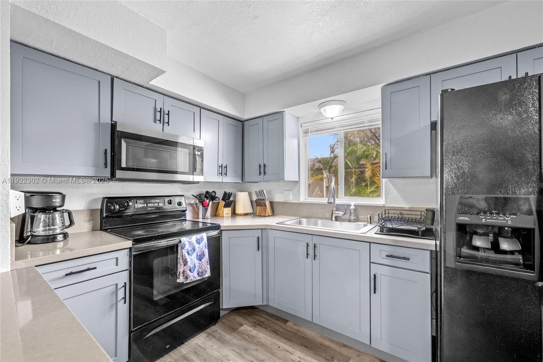 出租: $2,800 (2 贝兹, 1 浴室, 2344 平方英尺)