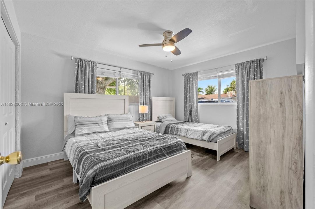 出租: $2,800 (2 贝兹, 1 浴室, 2344 平方英尺)