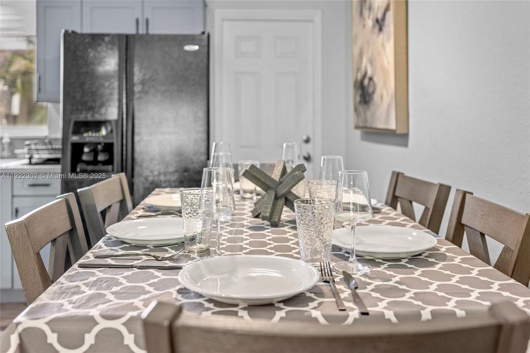 出租: $2,800 (2 贝兹, 1 浴室, 2344 平方英尺)