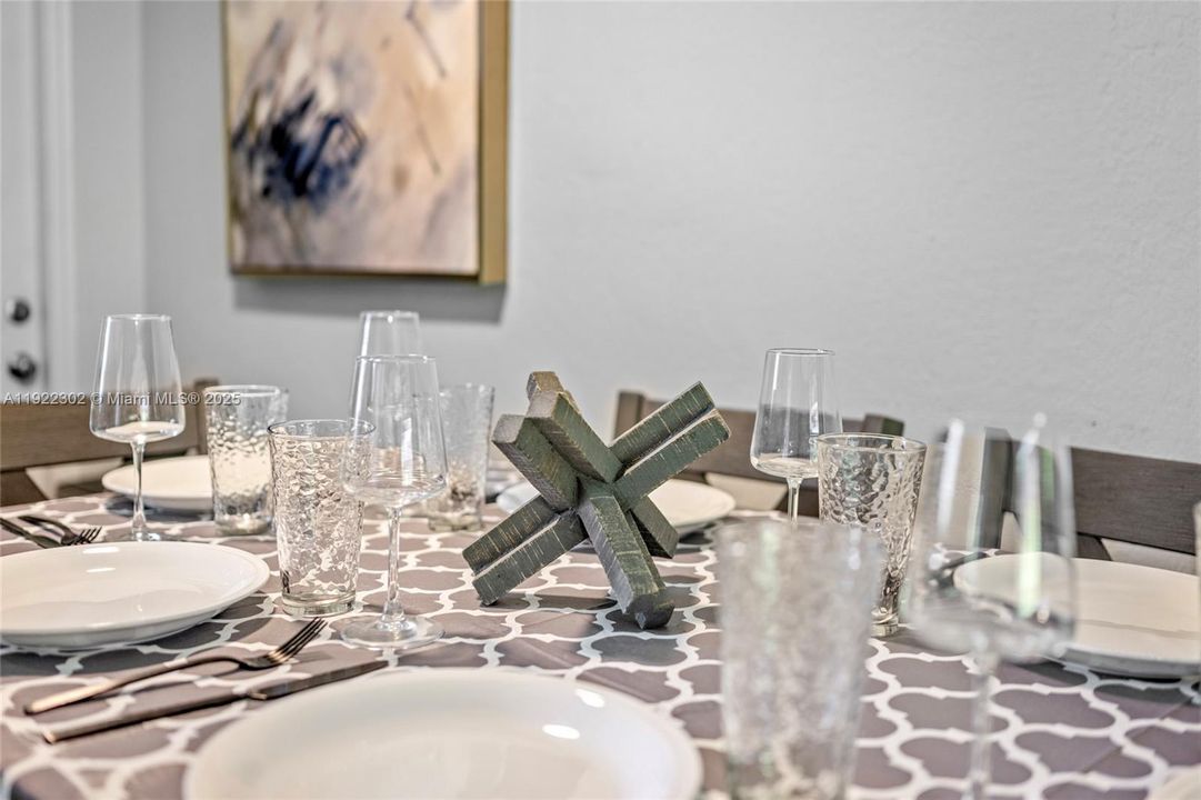 出租: $2,800 (2 贝兹, 1 浴室, 2344 平方英尺)