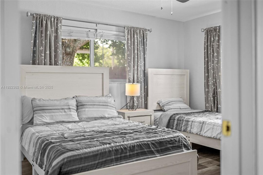 出租: $2,800 (2 贝兹, 1 浴室, 2344 平方英尺)