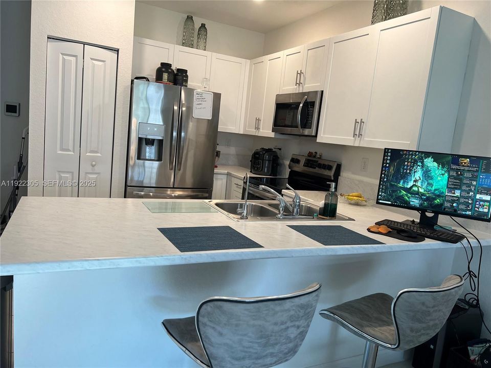 На продажу: $395,500 (3 спален, 2 ванн, 1695 Квадратных фут)