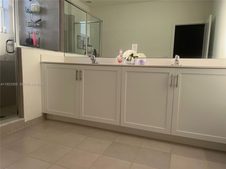 На продажу: $395,500 (3 спален, 2 ванн, 1695 Квадратных фут)