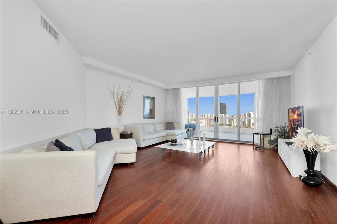 For Sale: $1,248,000 (3 beds, 2 baths, 2440 Square Feet)