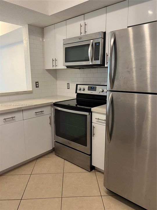 For Rent: $2,300 (2 beds, 1 baths, 1068 Square Feet)