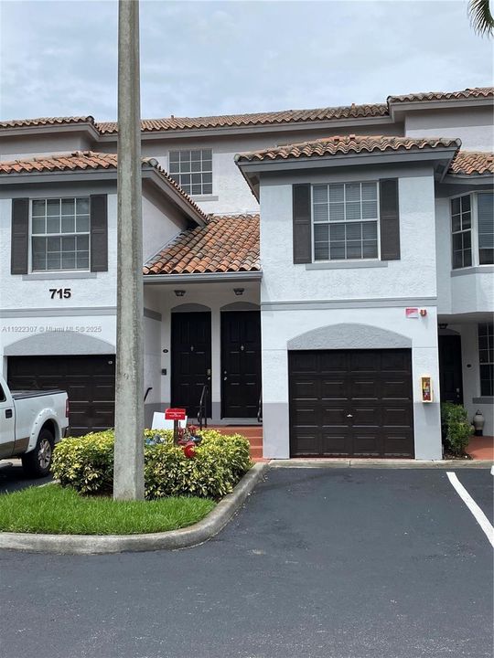 For Rent: $2,300 (2 beds, 1 baths, 1068 Square Feet)