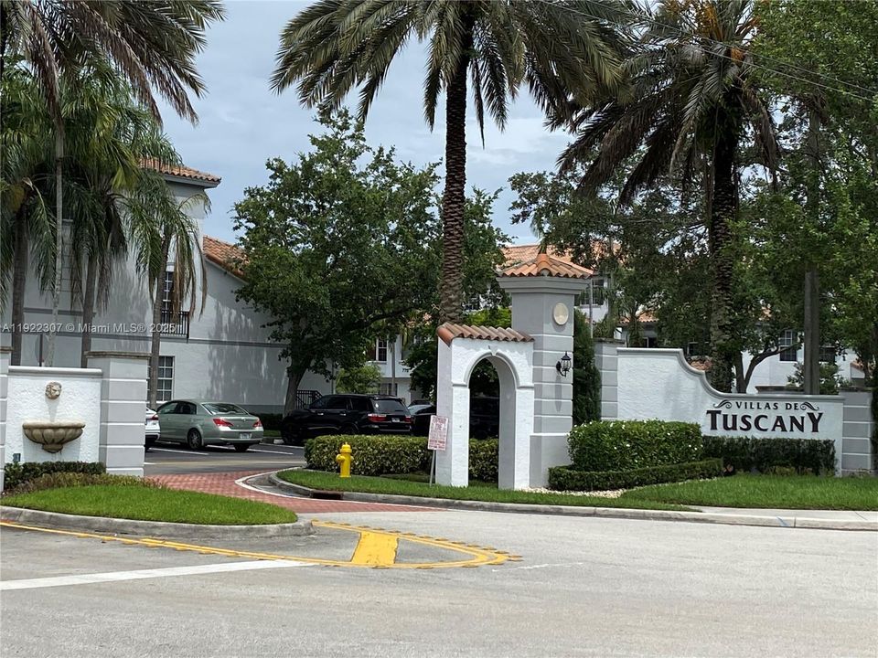 For Rent: $2,300 (2 beds, 1 baths, 1068 Square Feet)