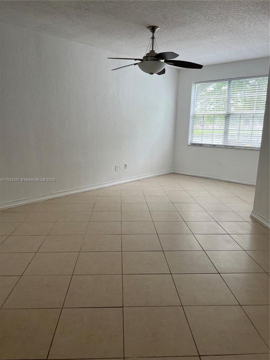 For Rent: $2,300 (2 beds, 1 baths, 1068 Square Feet)