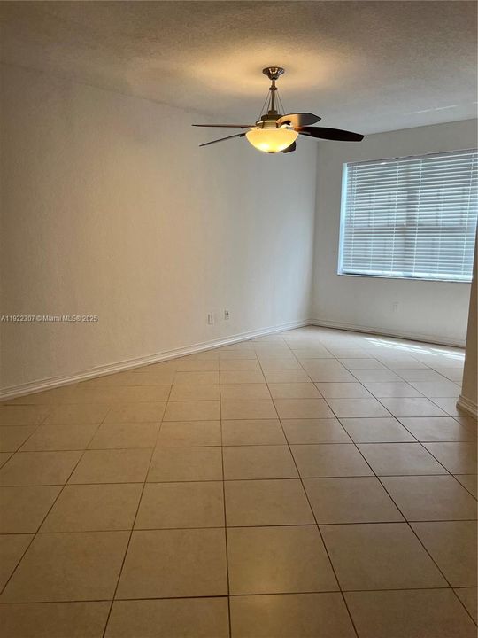 For Rent: $2,300 (2 beds, 1 baths, 1068 Square Feet)