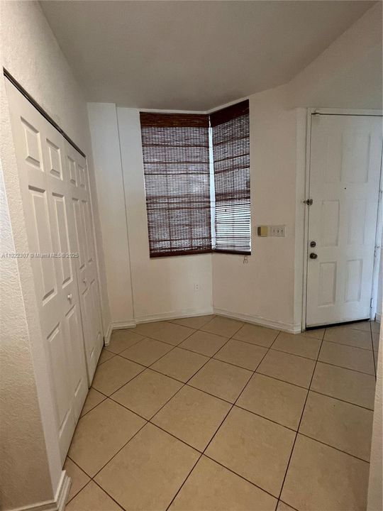 For Rent: $2,300 (2 beds, 1 baths, 1068 Square Feet)