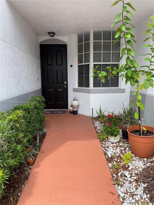 For Rent: $2,300 (2 beds, 1 baths, 1068 Square Feet)