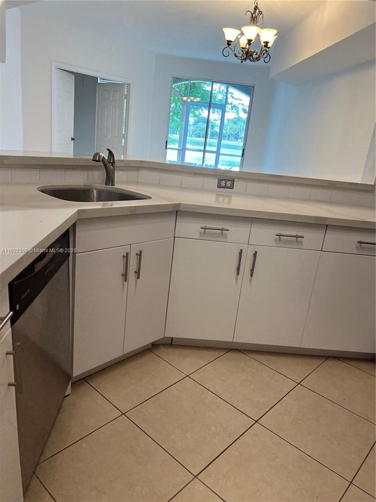 For Rent: $2,300 (2 beds, 1 baths, 1068 Square Feet)