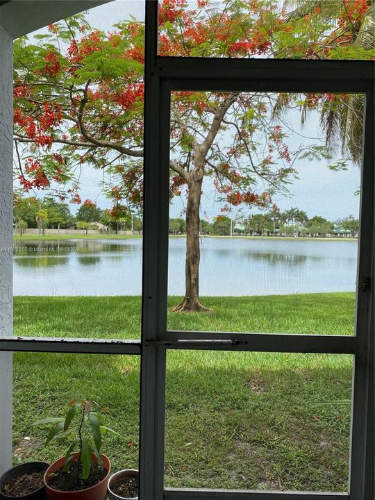 For Rent: $2,300 (2 beds, 1 baths, 1068 Square Feet)