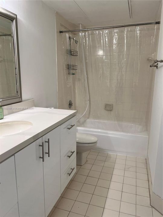 For Rent: $2,300 (2 beds, 1 baths, 1068 Square Feet)