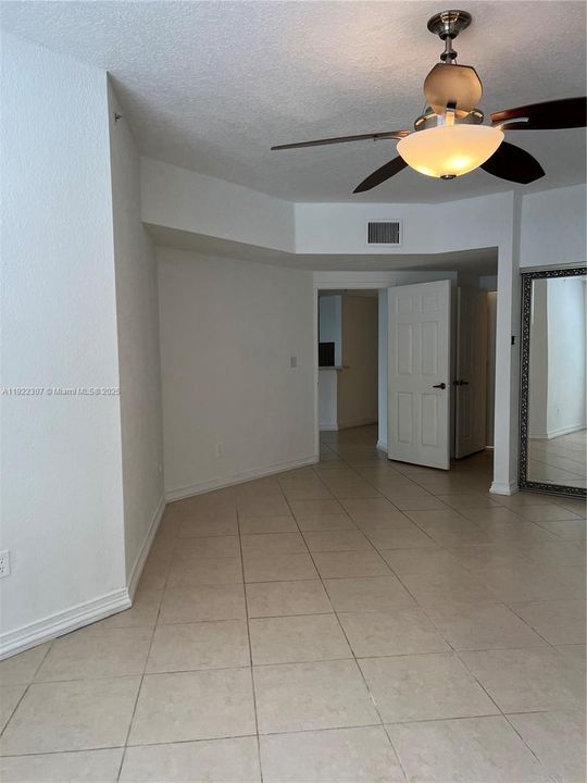 For Rent: $2,300 (2 beds, 1 baths, 1068 Square Feet)