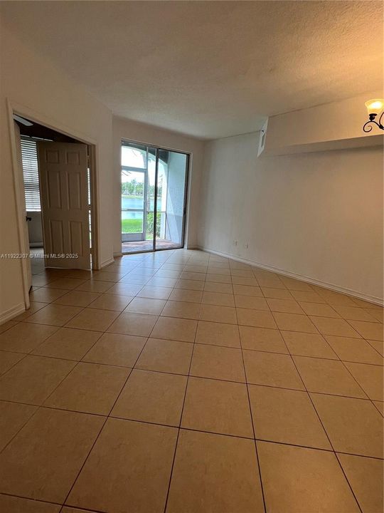 For Rent: $2,300 (2 beds, 1 baths, 1068 Square Feet)