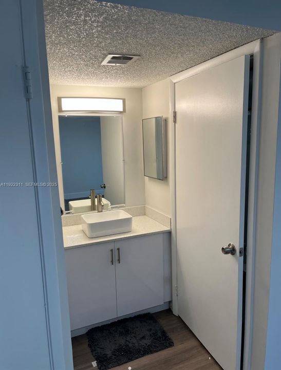 В аренду: $2,400 (2 спален, 2 ванн, 921 Квадратных фут)