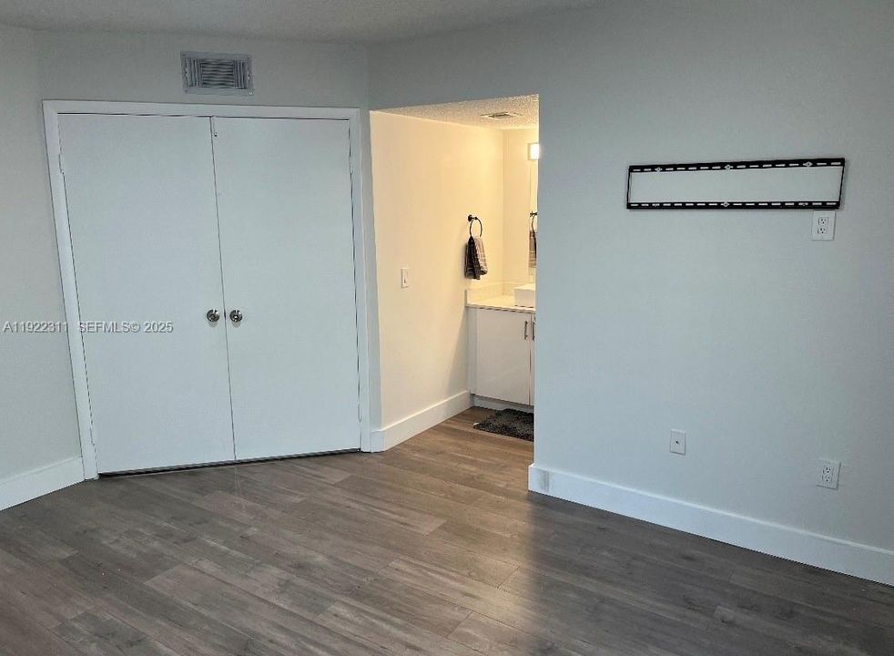 В аренду: $2,400 (2 спален, 2 ванн, 921 Квадратных фут)