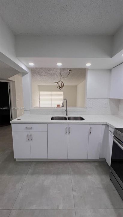 В аренду: $2,400 (2 спален, 2 ванн, 921 Квадратных фут)