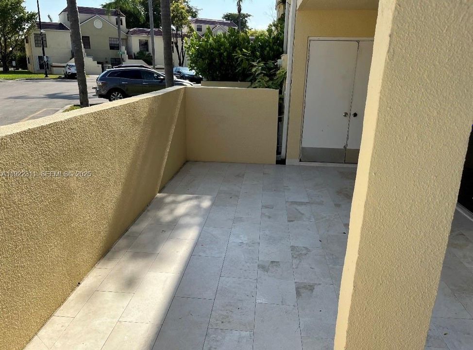 В аренду: $2,400 (2 спален, 2 ванн, 921 Квадратных фут)