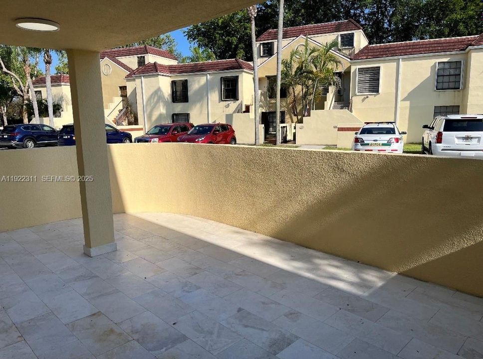 В аренду: $2,400 (2 спален, 2 ванн, 921 Квадратных фут)