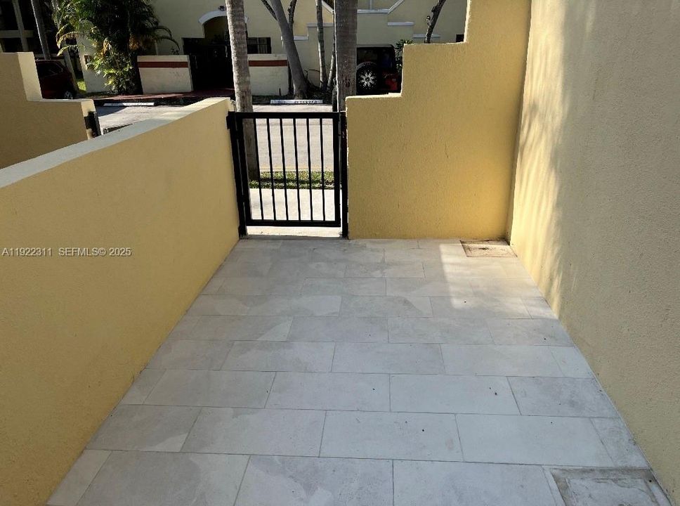 В аренду: $2,400 (2 спален, 2 ванн, 921 Квадратных фут)