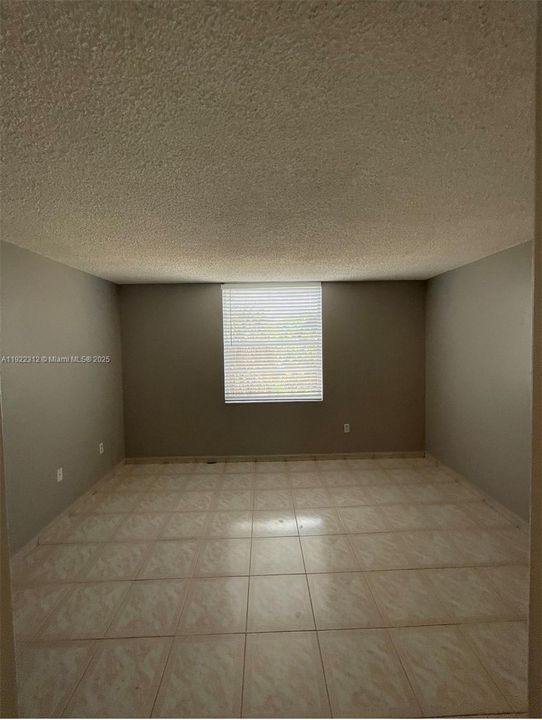 Active With Contract: $1,900 (2 beds, 2 baths, 960 Square Feet)