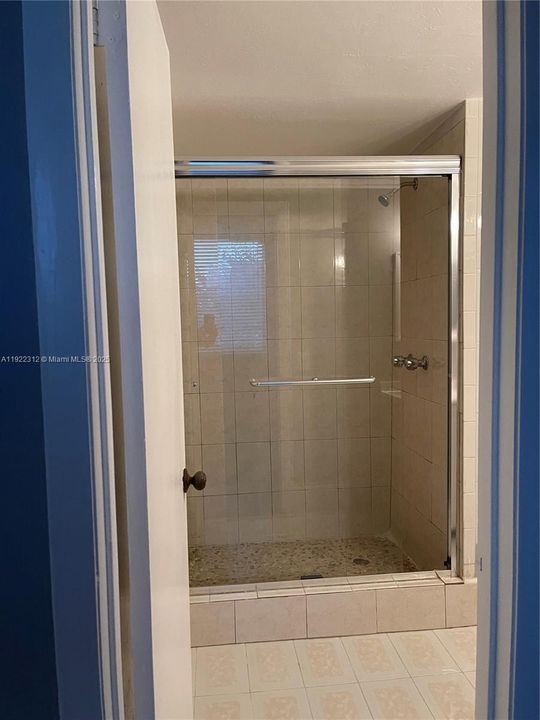 Active With Contract: $1,900 (2 beds, 2 baths, 960 Square Feet)