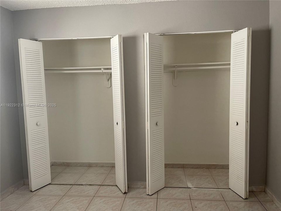 Active With Contract: $1,900 (2 beds, 2 baths, 960 Square Feet)