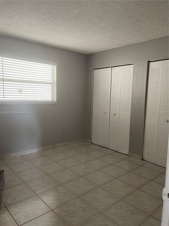 Active With Contract: $1,900 (2 beds, 2 baths, 960 Square Feet)