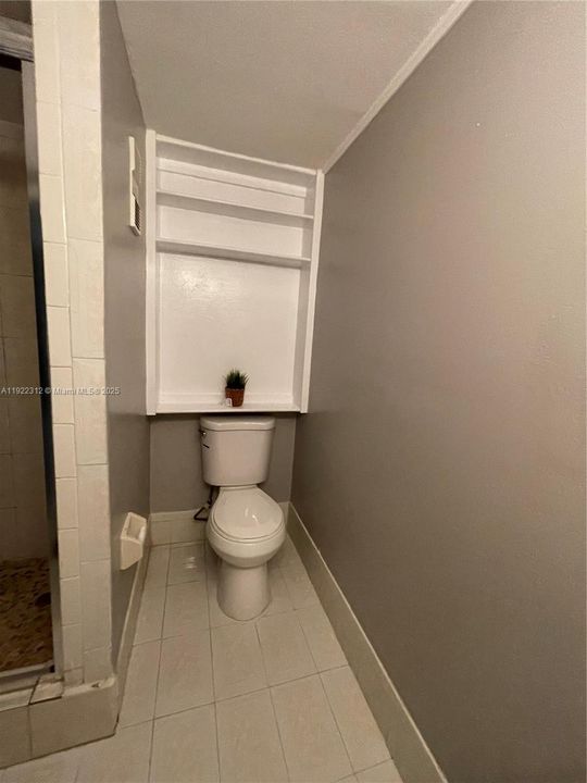 Active With Contract: $1,900 (2 beds, 2 baths, 960 Square Feet)