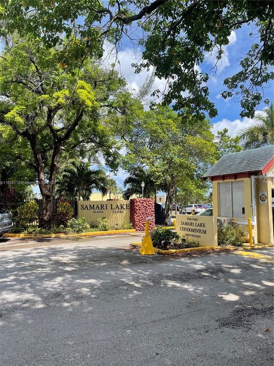 Active With Contract: $1,900 (2 beds, 2 baths, 960 Square Feet)