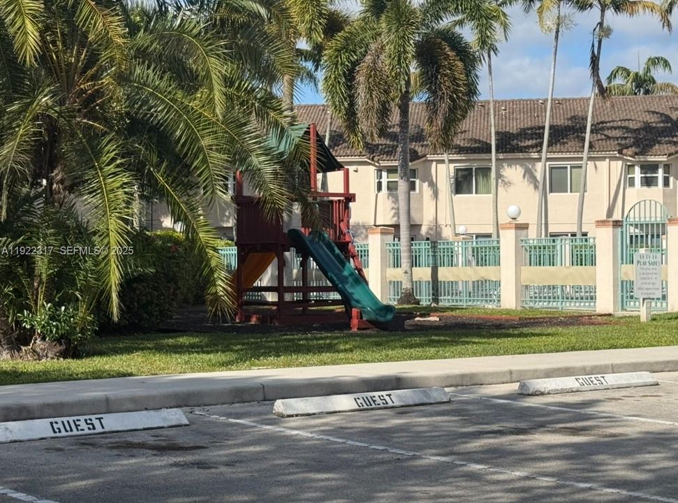 For Sale: $399,900 (3 beds, 2 baths, 1024 Square Feet)