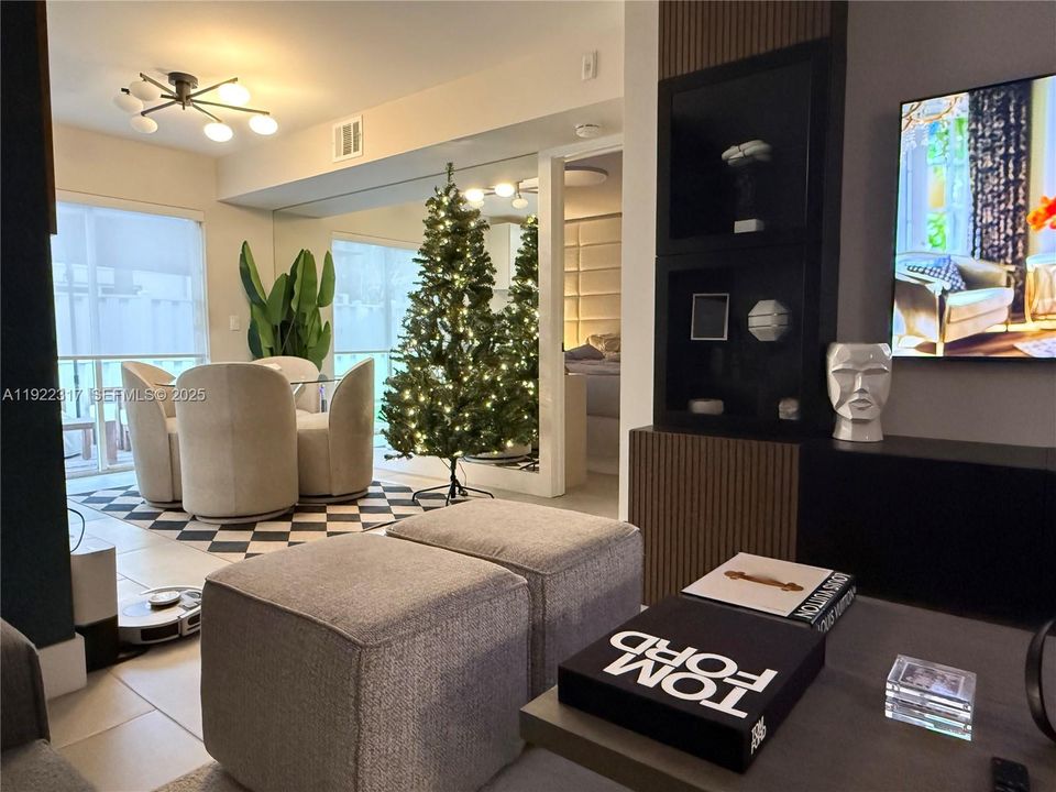 For Sale: $399,900 (3 beds, 2 baths, 1024 Square Feet)