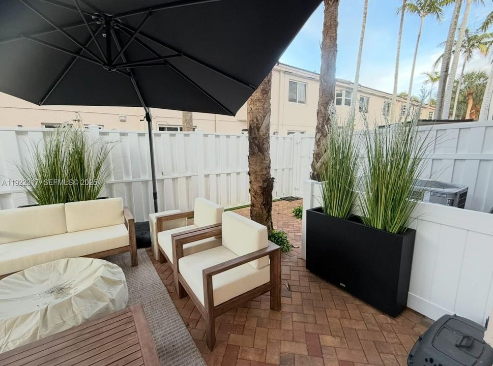 For Sale: $399,900 (3 beds, 2 baths, 1024 Square Feet)