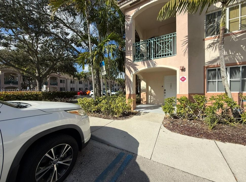 For Sale: $399,900 (3 beds, 2 baths, 1024 Square Feet)