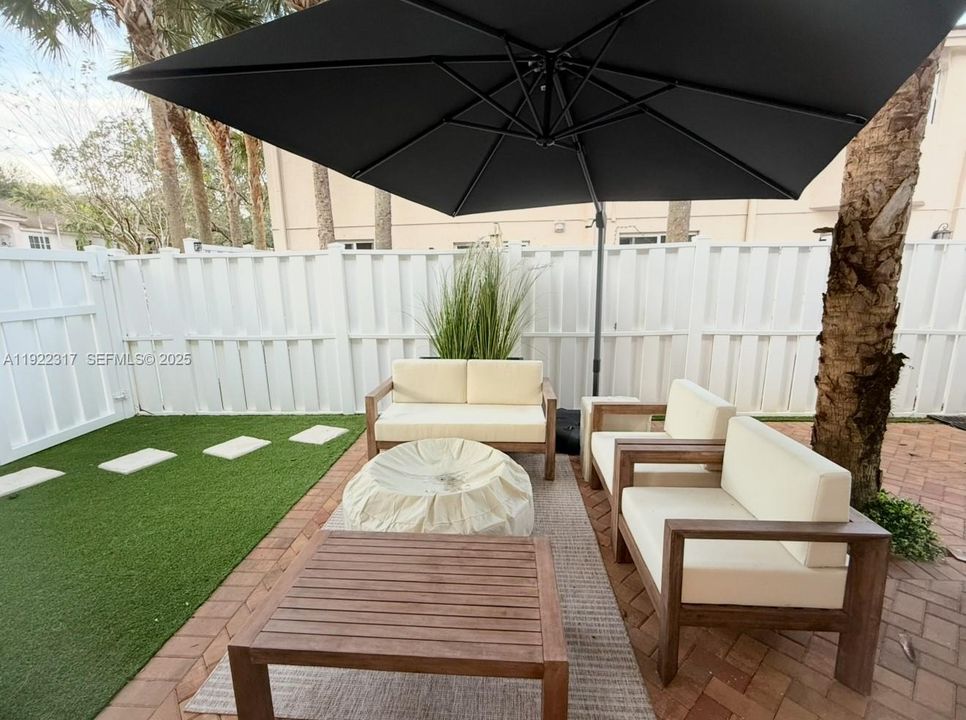 For Sale: $399,900 (3 beds, 2 baths, 1024 Square Feet)