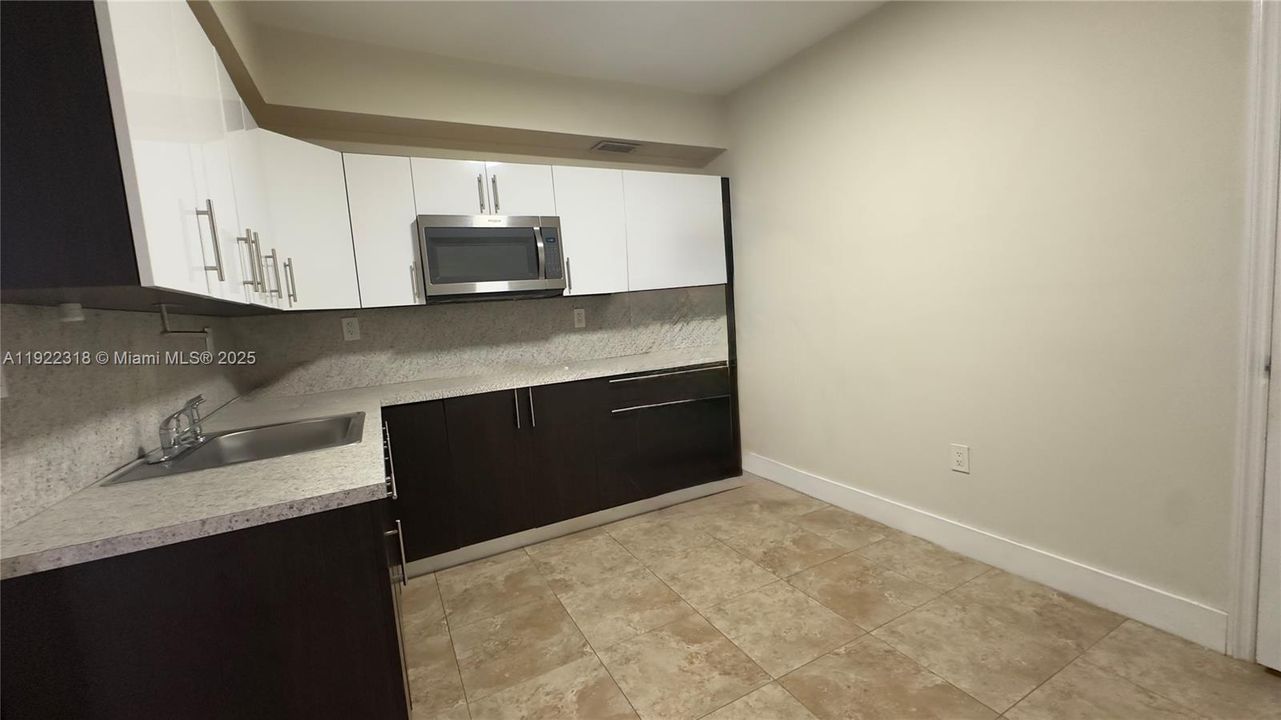 For Rent: $5,000 (5 beds, 3 baths, 1782 Square Feet)