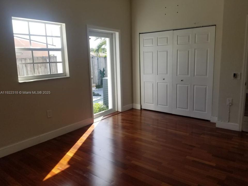 For Rent: $5,000 (5 beds, 3 baths, 1782 Square Feet)
