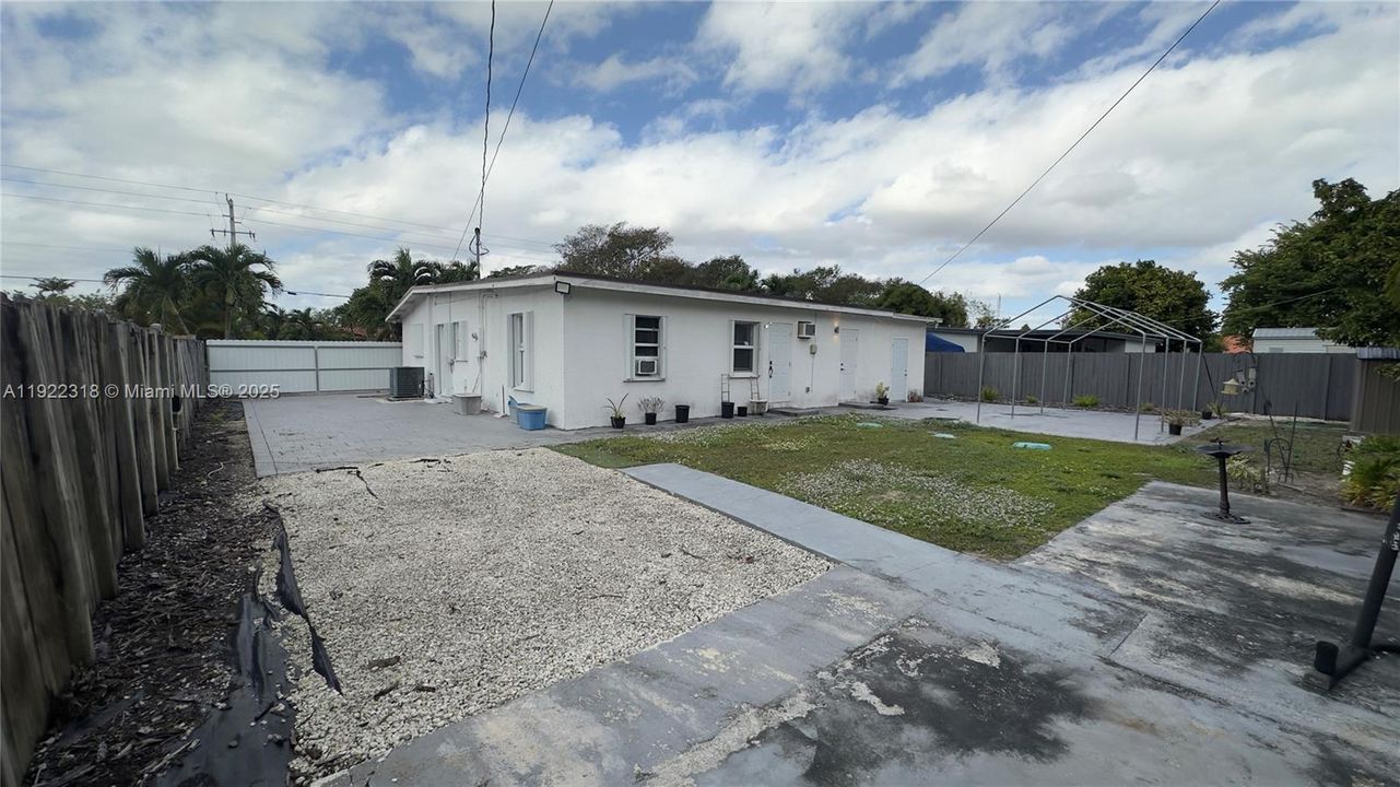 For Rent: $5,000 (5 beds, 3 baths, 1782 Square Feet)