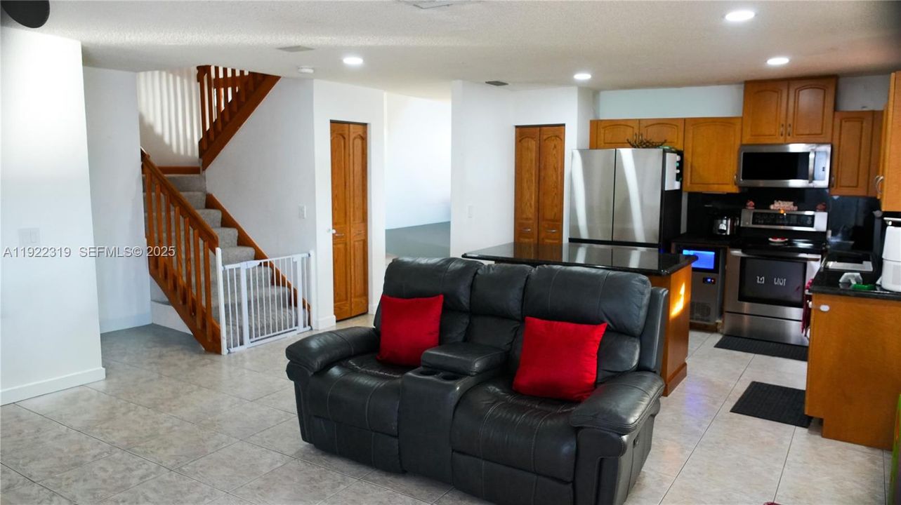 For Sale: $760,000 (4 beds, 2 baths, 2175 Square Feet)