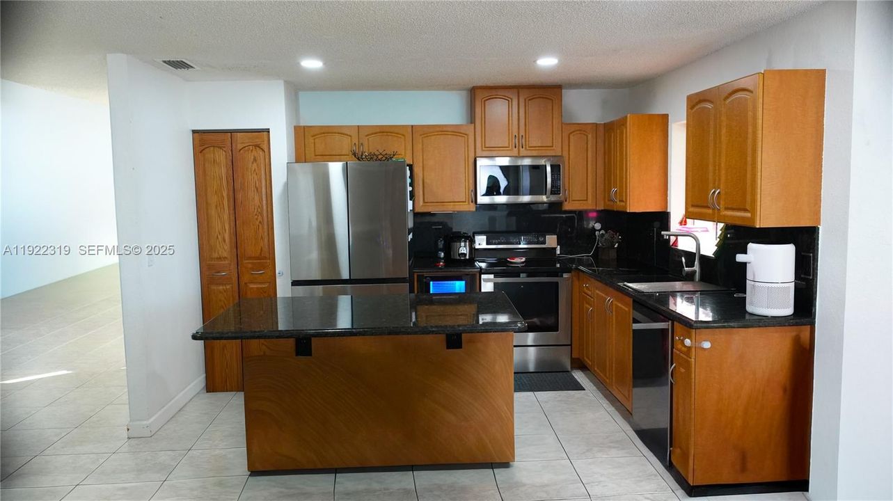 For Sale: $760,000 (4 beds, 2 baths, 2175 Square Feet)