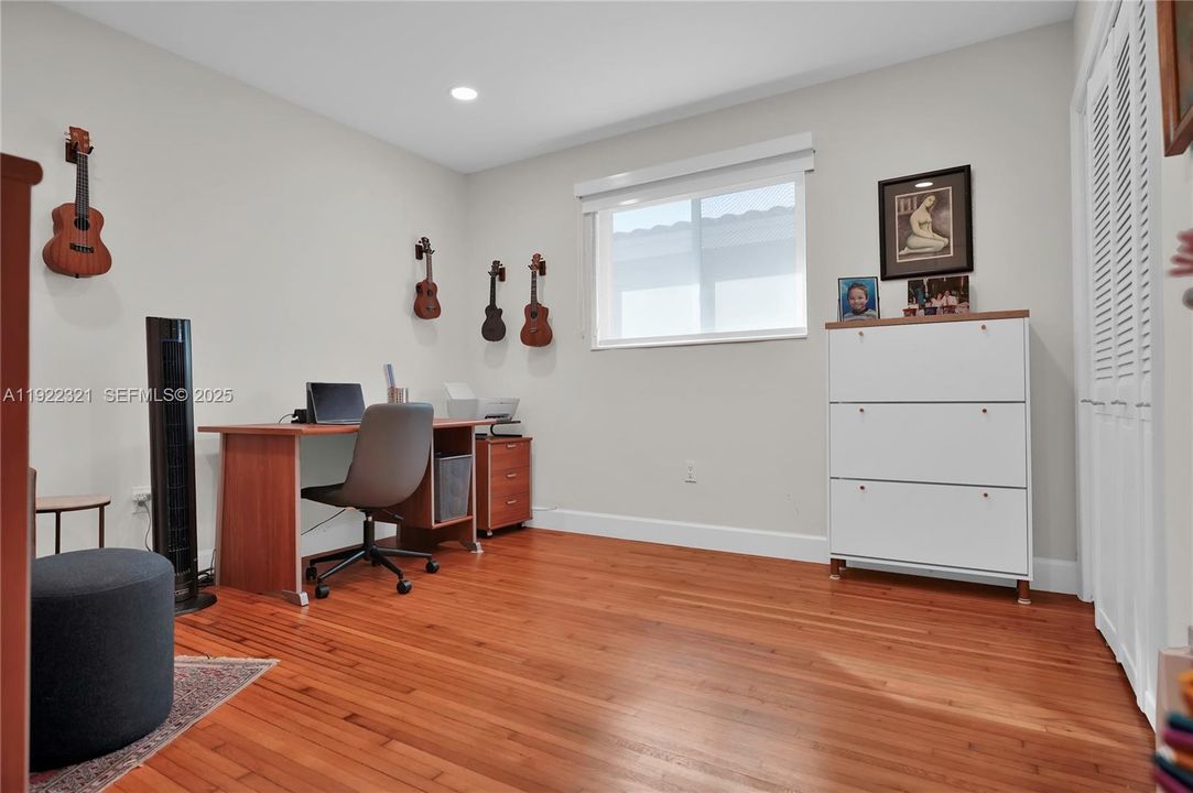 For Sale: $1,375,000 (3 beds, 2 baths, 1650 Square Feet)