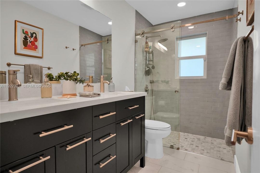 For Sale: $1,375,000 (3 beds, 2 baths, 1650 Square Feet)