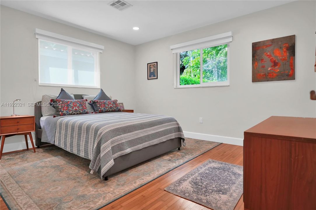 For Sale: $1,375,000 (3 beds, 2 baths, 1650 Square Feet)