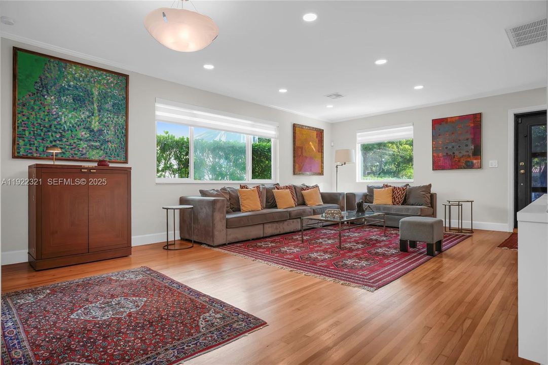 For Sale: $1,375,000 (3 beds, 2 baths, 1650 Square Feet)