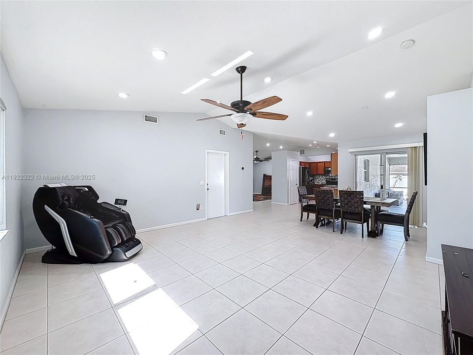 For Sale: $425,000 (3 beds, 2 baths, 1650 Square Feet)
